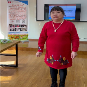 上体育课故意踩前面同学，扮演者演绎校园暴力者的心声